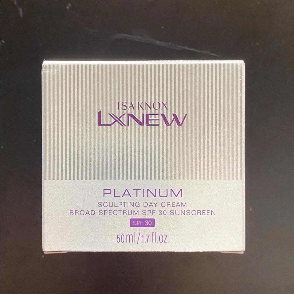 Avon Anew Platinum Day Cream SPF 30 - Picture 2 of 3
